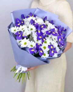 Bouquet of daisies with irises
