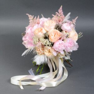 свадебный букет из пионовидных роз
