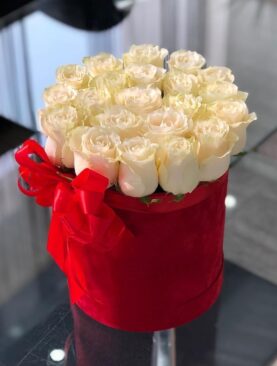 21 белая роза в шляпной коробке