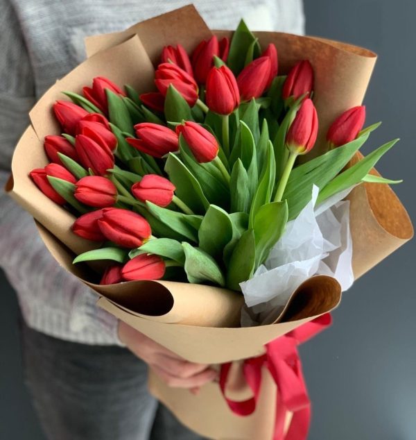 букет красных тюльпанов